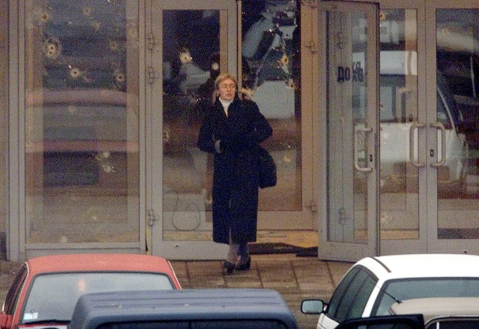 Aнна Политкoвская е руска журналистка и защитник на човешките права, известна със своята критична позиция към политиката на президента Владимир Путин, както и със своите военни кореспонденции от Чечeния и Северен Кавказ, които разказват как руските военни се държат с мирното население там.