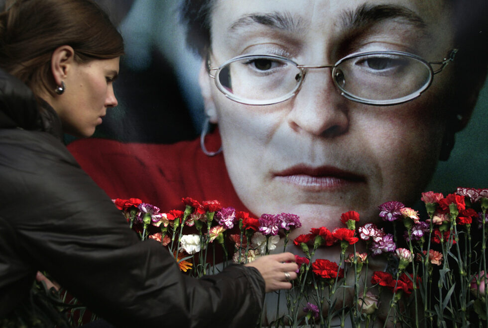  На конференция за свобода на пресата, организирана от Репортери без граници във Виена през декември 2005, Политковская казва: "Хората понякога плащат със живота си, за това което мислят. Дори някой може да бъде убит за това, че ме информира. Аз не съм единствената, която е заплашена. Имам доказателства за това."