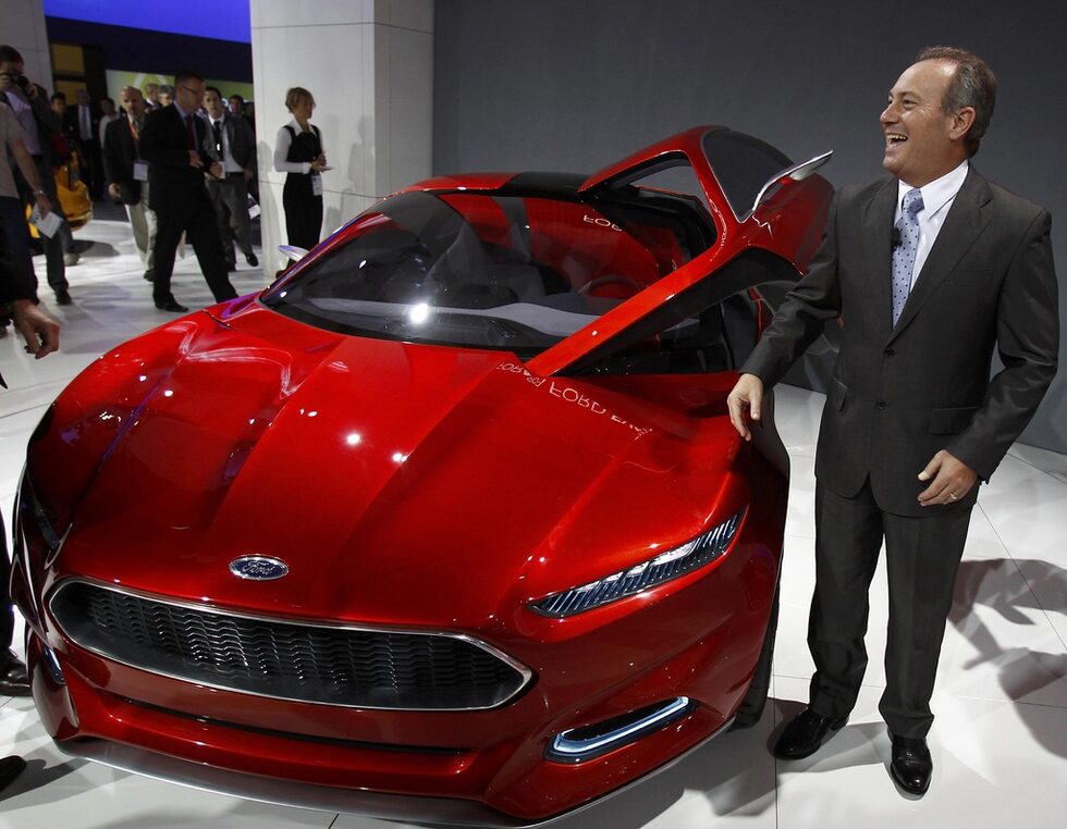 Стивън Одел пред Ford Evos
