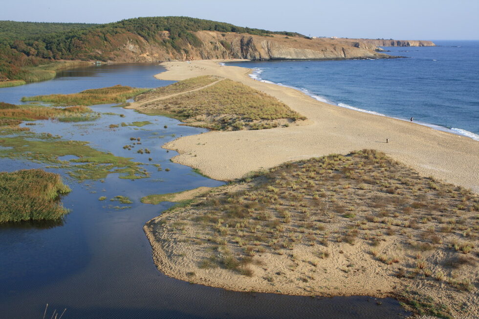 Река и море в едно (устието на р.Велека)