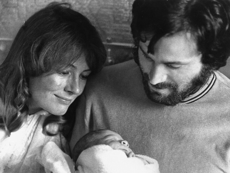 Докато се снима в ролята на сър Ланселот в «Камелот» (1967) на режисьора Джошуа Логан, Неро среща английската актриса Ванеса Редгрейв, с която впоследствие  живее заедно. През 1969 им се ражда син - Карло Гейбриъл Неро.