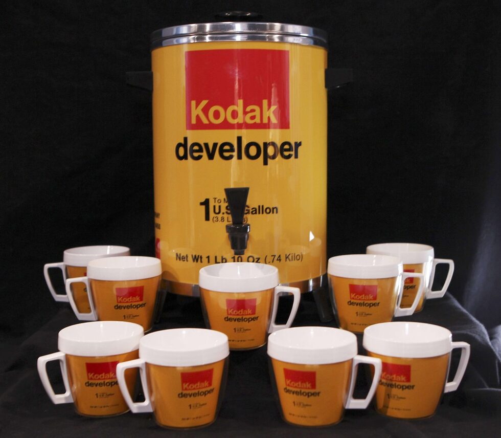 От Kodak казват, че са били съветвани от инвестиционната банка Lazard Ltd, която е помогнала за търсенето на купувач за нейните 1100 дигитални патента.
