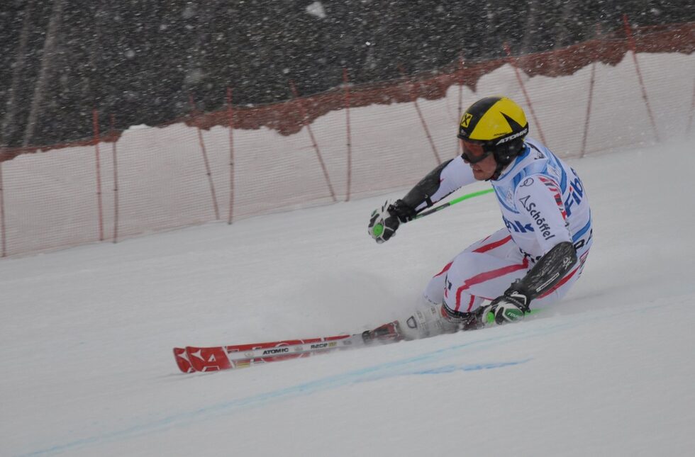 Австриецът <a href="http://www.dnevnik.bg/sport/2012/02/18/1769257_marsel_hirsher_specheli_gigantskiia_slalom_v_bansko/">Марсел Хиршер спечели гигантския слалом в Банско от Световната купа</a> по ски алпийски дисциплини.