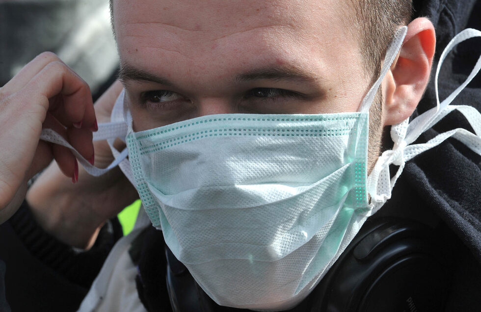 Става въпрос за член 22, алинея първа, точка 13, съгласно която се въвежда задължително предварителен, постоянен и всеобщ контрол и систематичен анализ без съдебно решение върху целия обем на входящ и изходящ трафик на електронната комуникация на всеки български гражданин, с цел установяване на незаконен хазарт в интернет, което е принципно поведение и засяга всеки гражданин.
