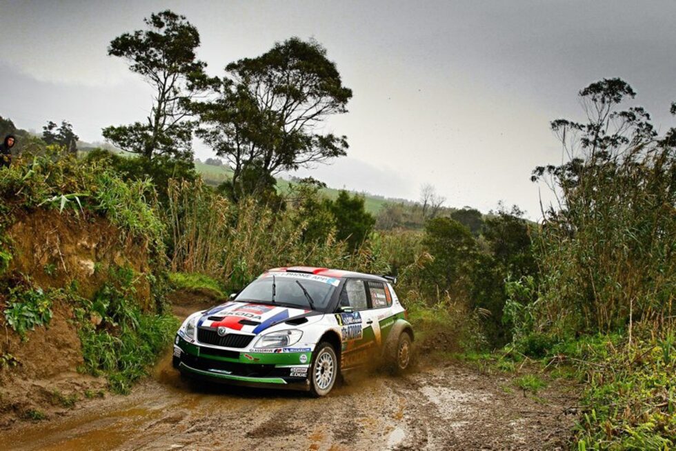 Шампионът <a href="http://www.dnevnik.bg/sport/2012/02/25/1774600_andreas_mikelsen_otkri_irc_s_pobeda_v_kalnoto_rali/">Андреас Микелсен с "Шкода Фабия S2000" спечели калното рали "Азорски острови"</a> и започна по най-добрия начин защитата на титлата си в Intercontinental Rally Challenge (IRC)