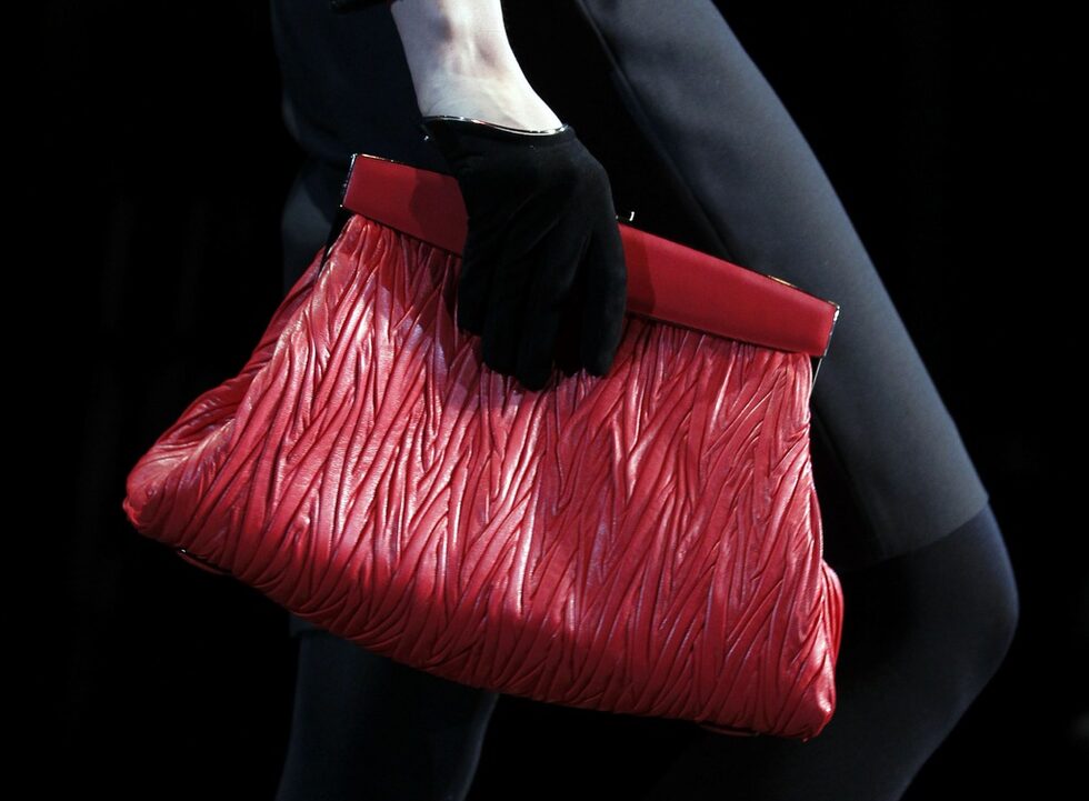 Чанта на Giorgio Armani.