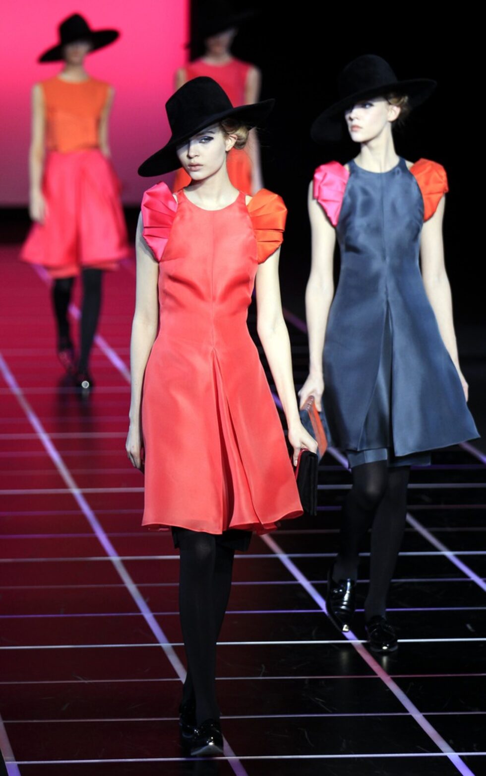 Рокли на Giorgio Armani.