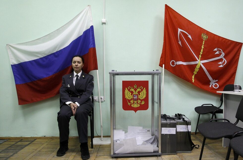 Половината руснаци са убедени, че изборите за президент на 4 март няма да минат без измами, сочи проучване на Руския център за проучване на общественото мнение (ВЦИОМ).<br>