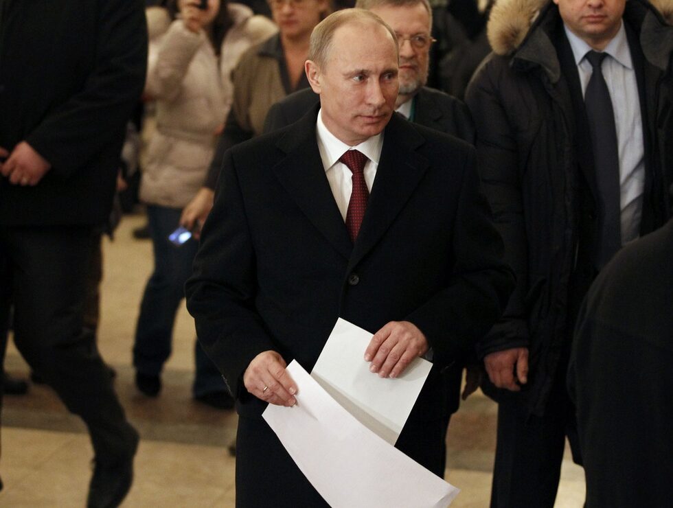 След като спечели изборите и се върне в Кремъл, Путин ще назначи на премиерския пост досегашния президент Дмитрий Медведев.