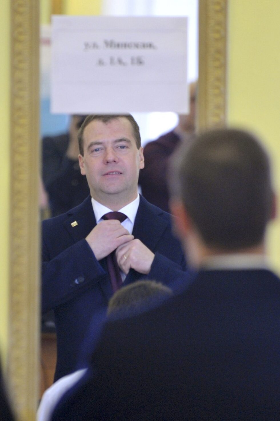 Именно обявяването на рокадата на най-високия етаж на властта през септември миналата година разгневи руснаците.