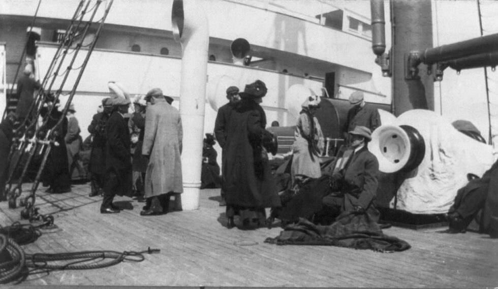 "Титаник" е един от трите кораба от клас "Олимпик", построени от Harland & Wolff за White Star Line в началото на 20-и век.