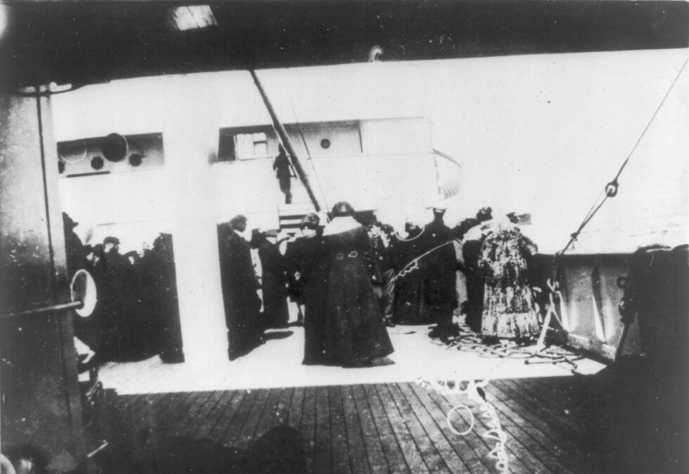 Най-старият, "Олимпик", е най-лек от трите, но оцелява най-дълго – до 1935 г. Най-големият, "Британик", е пуснат на вода през 1914 г. и потъва две години по-късно, след като се натъква на германска морска мина през Първата световна война.