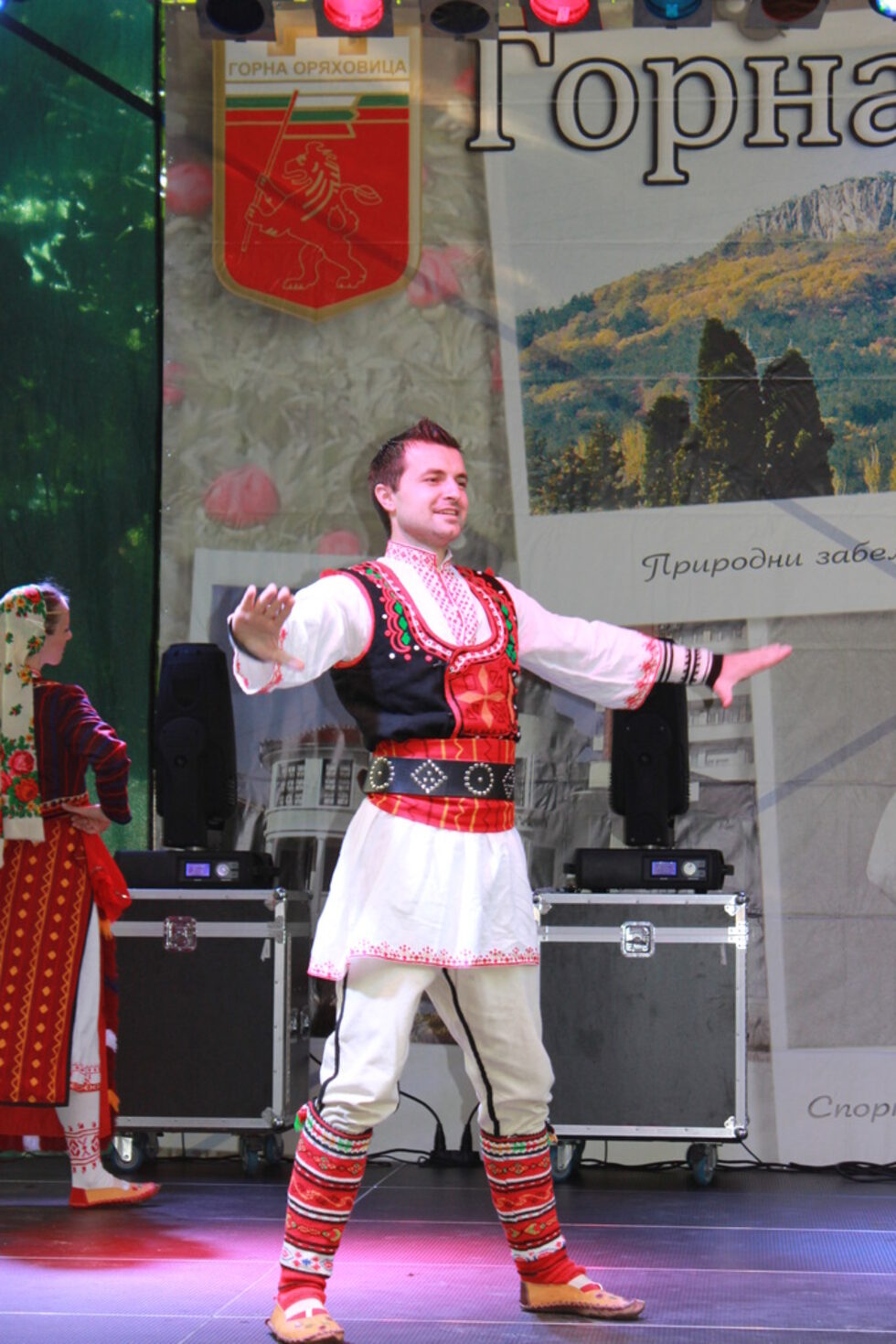 Фолклорните танци - повече от задължителни.