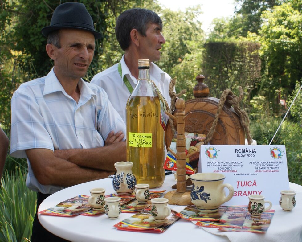 Сред продуктите, които се ползват с подкрепата на Slow Food и "Тerra Madre Балкани" са и спиртни напитки.