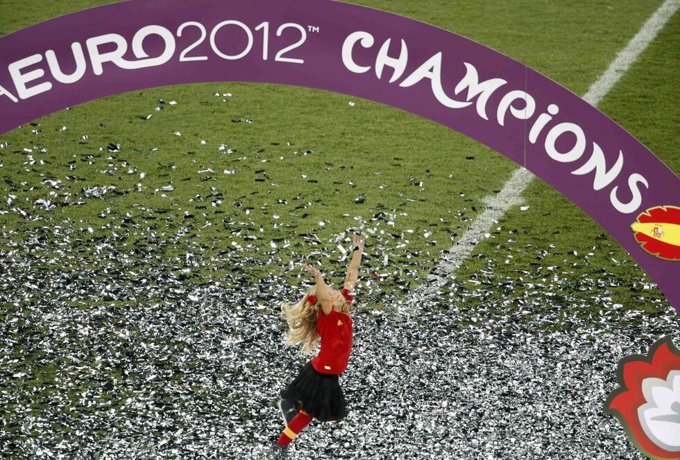<a href="http://www.dnevnik.bg/sport/euro2012/2012/07/01/1857273_ispaniia_vleze_v_istoriiata_sled_40_sreshtu_italiia/">Испания спечели Евро 2012, но радостта от победата над Италия с 4:0</a> не беше само за иберийските играчи и големите фенове на футбола. След официалната церемония по награждаването децата на футболистите превърнаха терена на Олимпийския стадион в Киев в мечтаната площадка за игри.