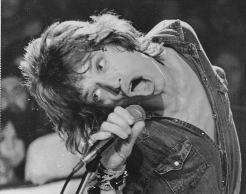 Групата успешно преминава към новото десетилетие с албума Sticky Fingers (1971), чиято обложка е създадена от Анди Уорхол. С това издание започва невероятна серия на групата от осем поредни албума, които достигат до номер 1 в американския чарт