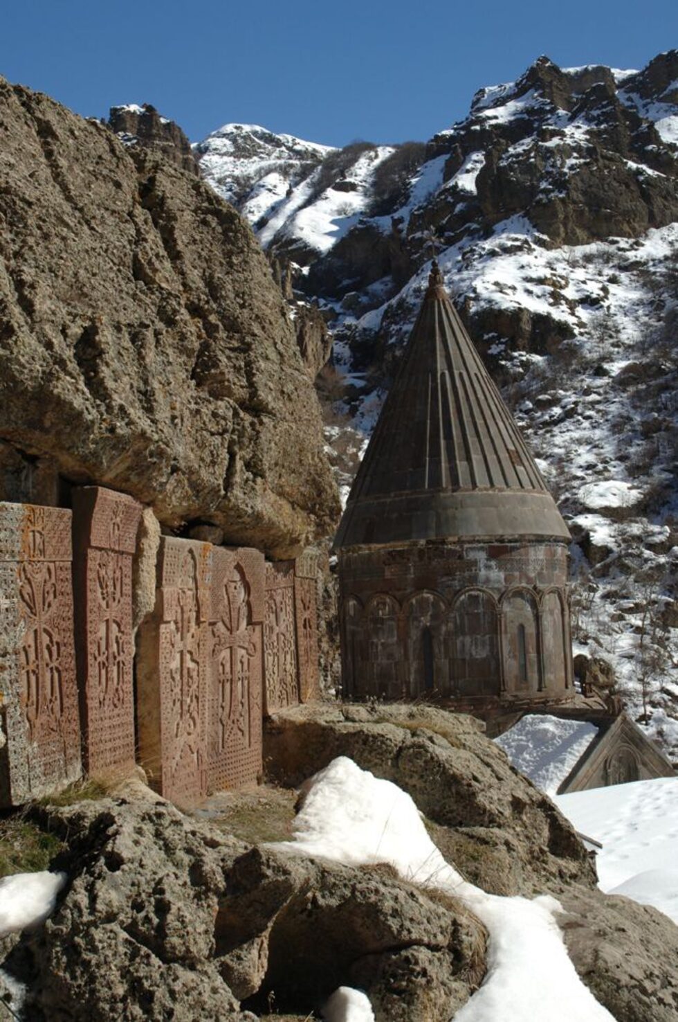 Скалният манастир "Гехард" от IV в., Гехард означава копие, а манастирът носи това име, тъй като се смята, че там се е съхранявало копието, с което е прободен Исус.