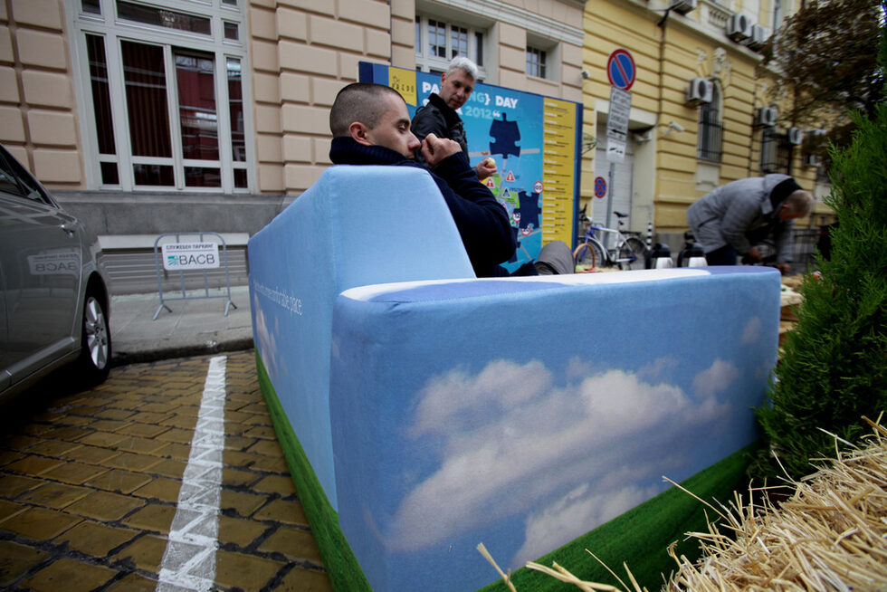 Централният информационен PARK(ing) Day пункт, както и миналата година, се намираше пред галерията на фондацията организатор Credo Bonum.