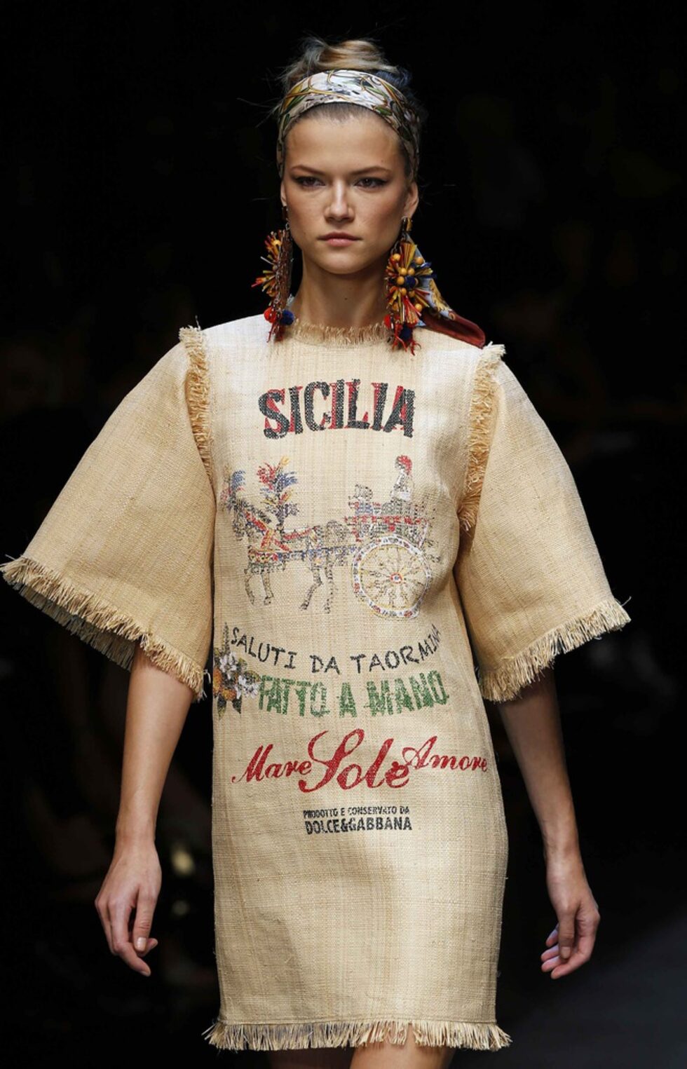 Световноизвестната модна марка Dolce & Gabbana представи новата си колекция за сезон пролет - лято 2013 г. на Седмицата на модата в Милано.