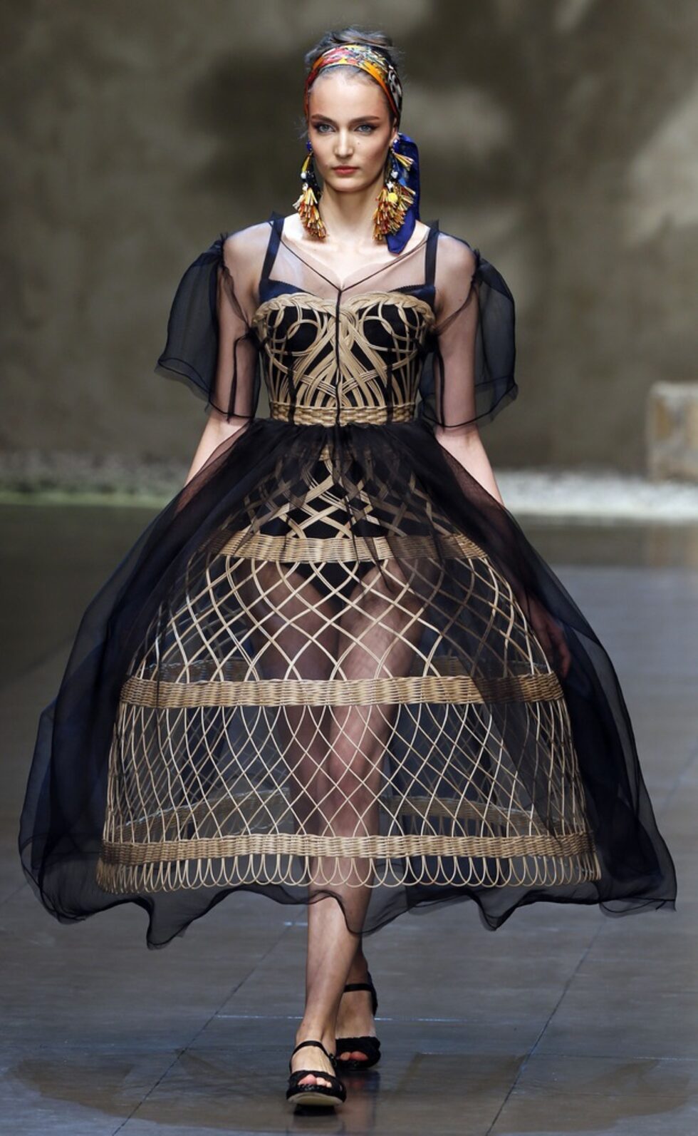 Сицилия, семейство и сексуалност. Това са кодовете, на които са стъпили Dolce & Gabbana, в моделите, представени в неделя в италианската модна столица Милано.