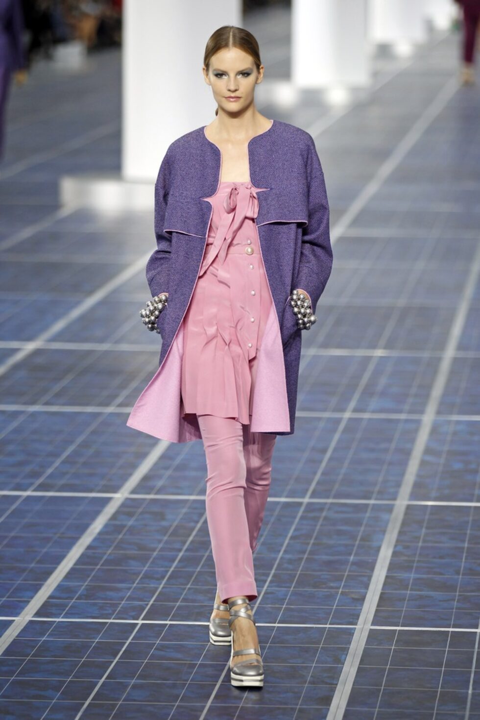 Модел на Chanel от колекцията пролет - лято 2013.