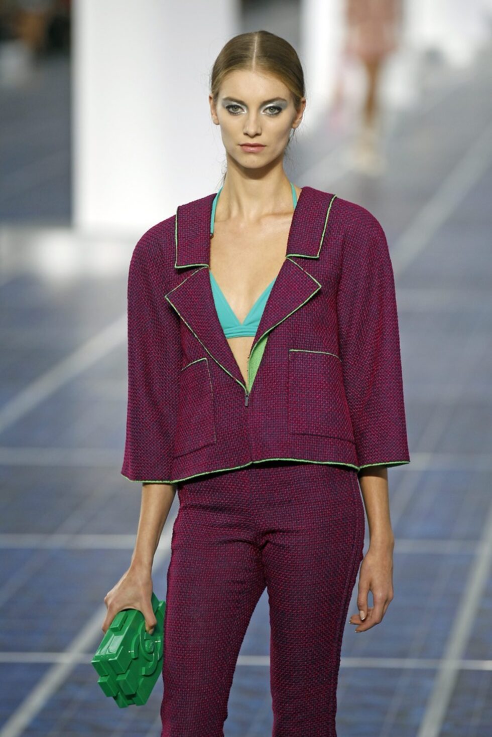 Модел на Chanel от колекцията пролет - лято 2013.