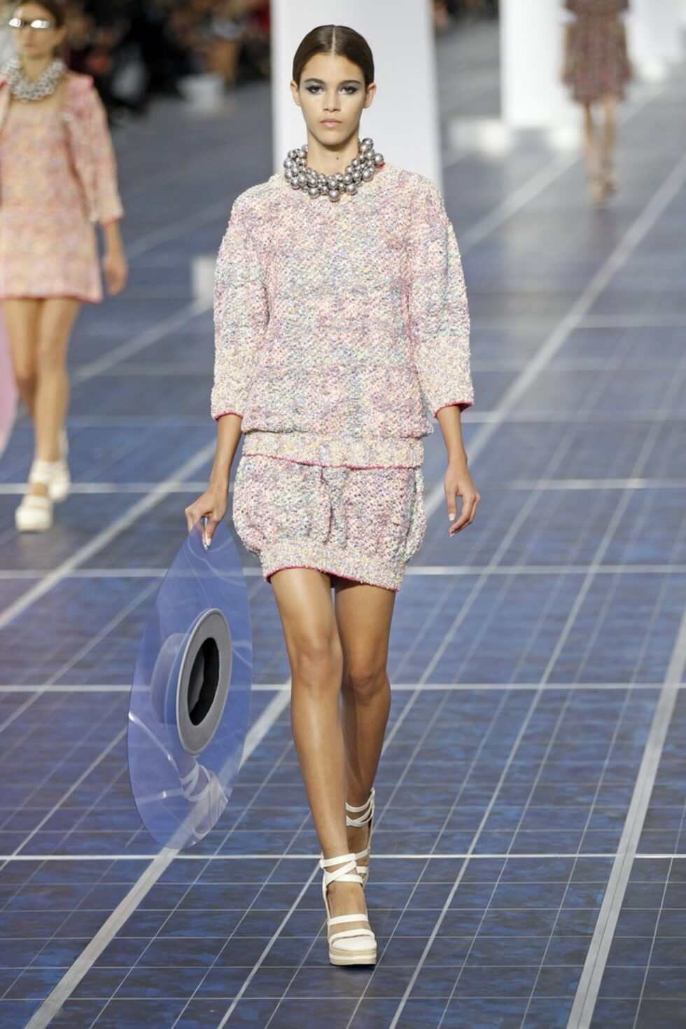 Модел на Chanel от колекцията пролет - лято 2013.