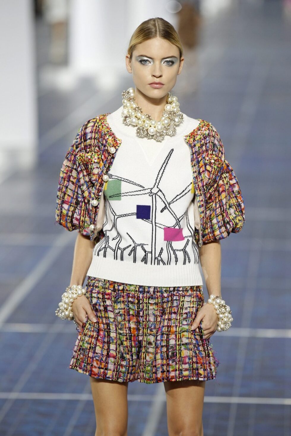 Модел на Chanel от колекцията пролет - лято 2013.