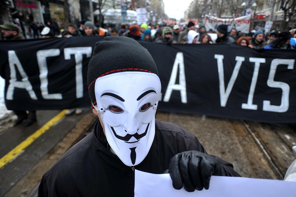 На 1 февруари граждани от София, Варна и Бургас се организираха на протест срещу приемането на споразумението АСТА в България. <a href="https://www.facebook.com/events/246513398758312/">Инициативата беше на групата Anonymous</a>, която набра привърженици във "Фейсбук". Акцията срещу АСТА се проведе едновременно в повечето европейски държави и след поредица от граждански протести Европарламентът отхвърли документа изцяло.<br />