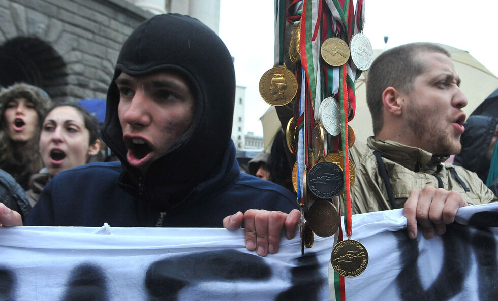 През април <a href="http://www.dnevnik.bg/photos/2012/04/18/1809914_fotogaleriia_protest_na_studentite_ot_sportnata/?pic=1#picture">студенти и преподаватели от Националната спортна академия</a>, както и техни колеги от други университети, протестираха в София срещу опитите за застрояване на водната база в Несебър.