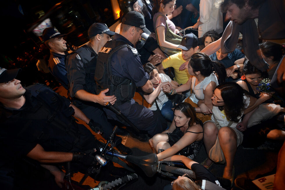 В резултат на протестите<a href="http://www.dnevnik.bg/bulgaria/2012/06/16/1847833_prezidentut_plevneliev_naloji_veto_na_promenite_v/"> на 16 юни президентът Росен Плевнелиев наложи вето</a> на закона.<br />