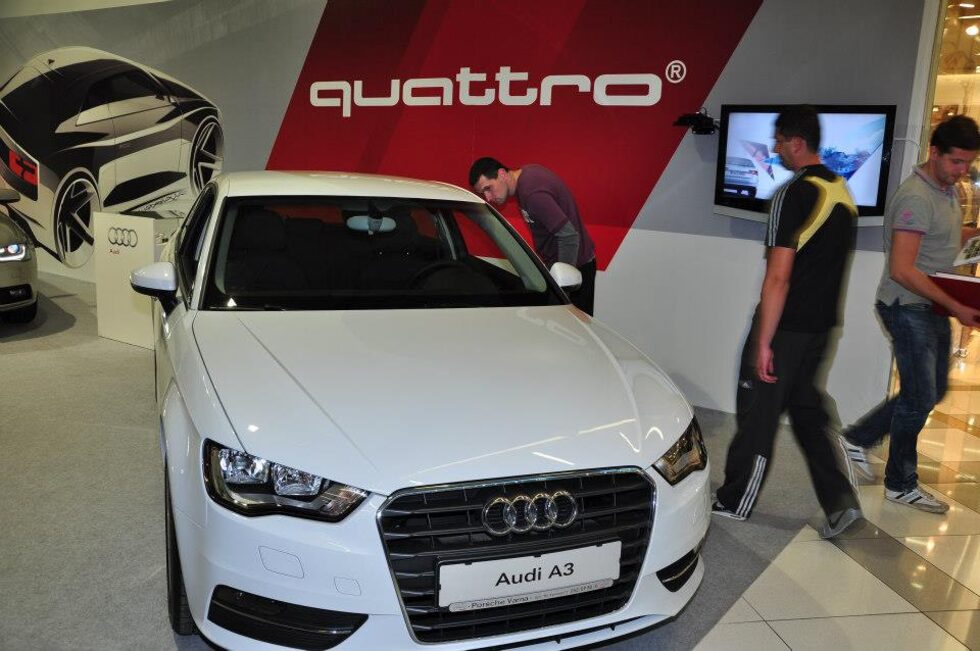 Audi представи премиерния Audi A3 и  обновеният SUV Audi Q5