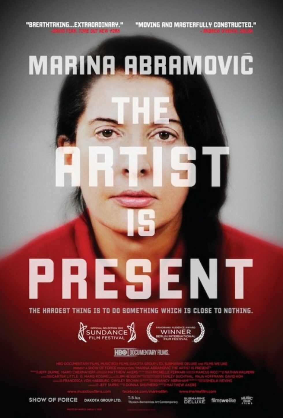 Филмът "Марина Абрамович: Артистът присъства" (Marina Abramovic: The Artist is Present) въвежда зрителя в света на Марина Абрамович и проследява подготовката за един от най-важните моменти в живота й – обща ретроспективна изложба на творчеството й в "Музея за модерно изкуство", Ню Йорк.<br />
<br />
"Варайъти" описва творбата като "интелигентен обзор на кариерата на радикален артист, разбираем и завладяващ дори за публика, която не разполага с предварителна информация за естеството на нейната кариера. Почитателите на Абрамович, едни от най-заклетите в света на изкуството, ще са във възторг от шанса да видят своята звезда отблизо, докато на скептиците на пърформанс изкуството може да им се наложи да преосмислят позицията си, след като изгледат филма". <br />
<br />
Филмът взе наградата на публиката за документален филм на фестивала в Берлин тази година, наградата за най-добър документален филм на филмовия фестивал в Сараево 2012, като получи и номинация за най-добър документален филм на тазгодишния фестивал Sundance.<br />
<br />
Прожекции:<br />
27.10. Люмиер - 20:00<br />
29.10. Дом на киното - 21:00<br />
31.10. Euro Cinema - 16:30<br />