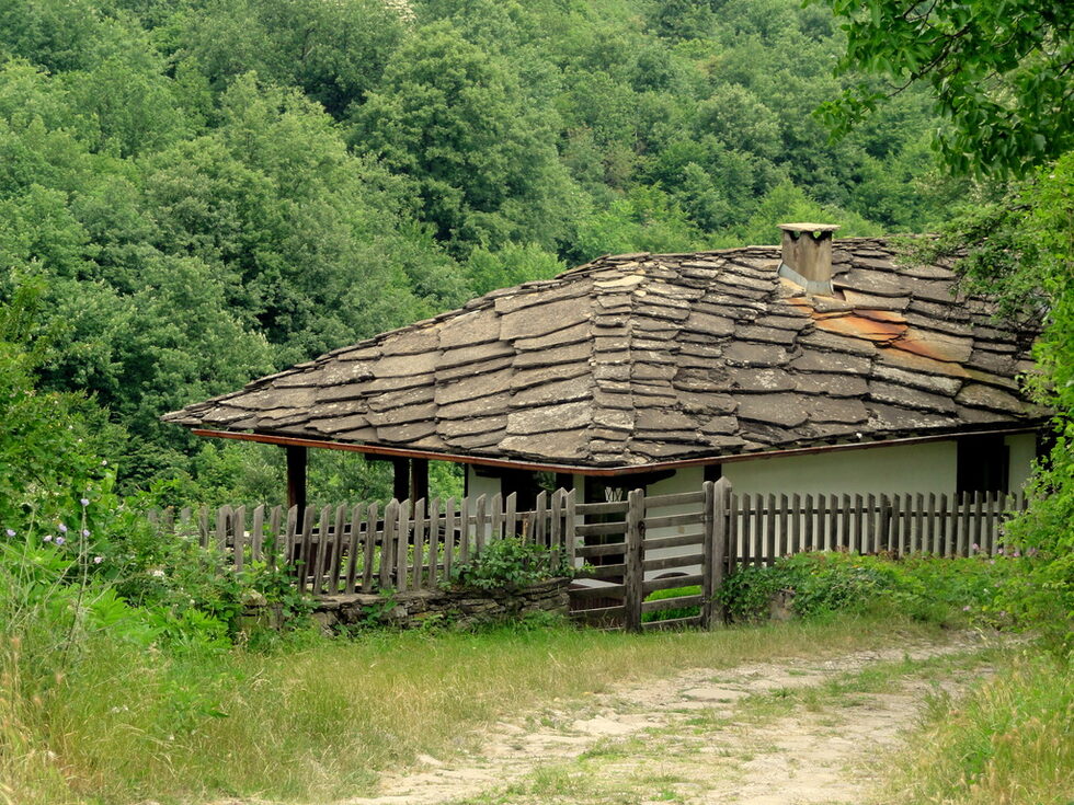 Постепенно обаче хората се изселват.