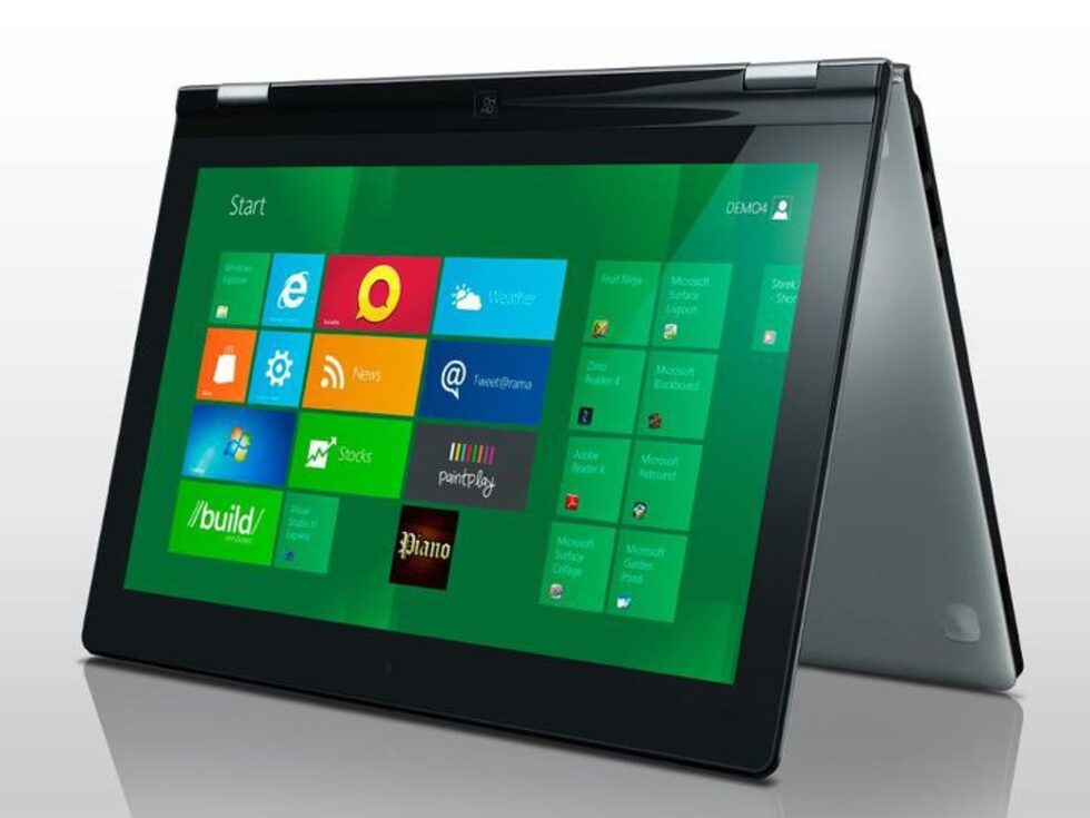 Lenovo Yoga. Един от най-честите аргументи, които Microsoft изтъква за значението на Windows 8 за PC индустрията е, че ще позволи на производителите да преобразят персоналния компютър. Lenovo е една от компаниите, които решиха да се възползват от това в създаването на IdeaPad Yoga. Оригиналният лаптоп се превръща в таблет с едно завъртане на дисплея. Интересната идея и дизайнът в нестандартни цветове бе достатъчен за привличане на вниманието.