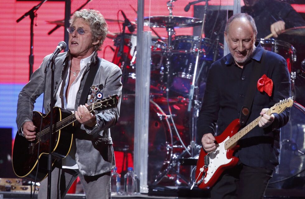 Роджър Долтри и Пийт Тауншенд от The Who също бяха сред поканените рок величия.