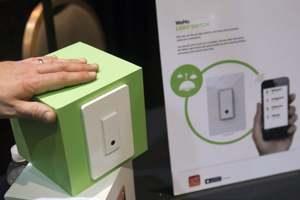 WeMo ще се опита да промени пазара на... ключове за лампи. То е дело на Belkin и може да се свързва с мобилни телефони, чрез които да се контролира от разстояние.