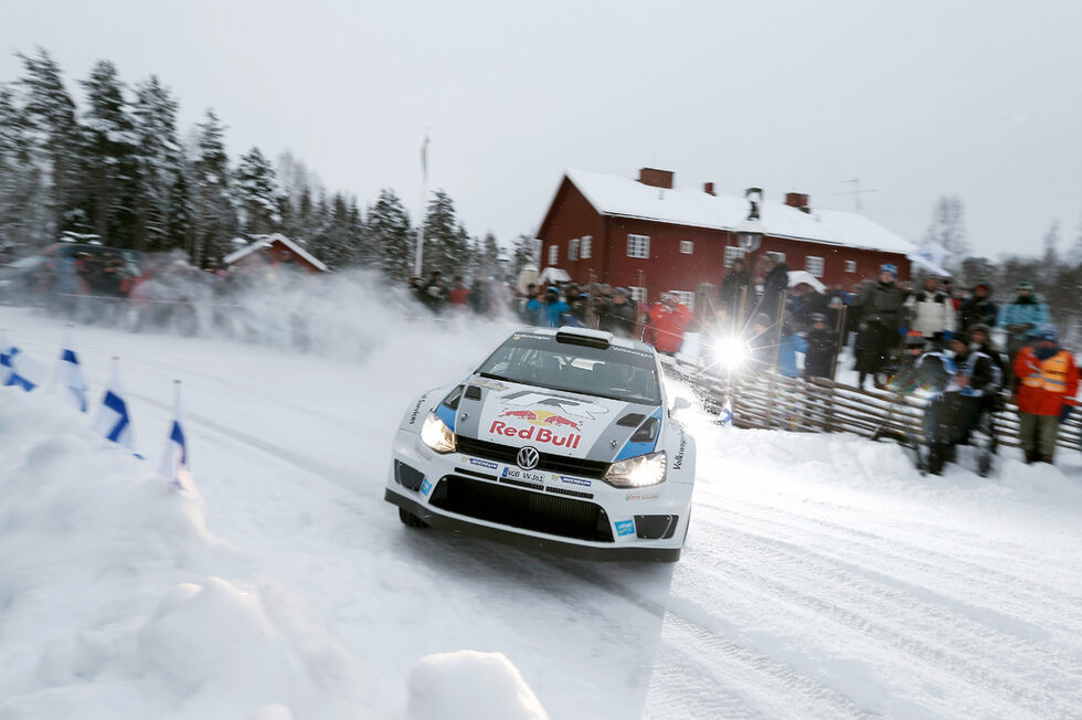 Французинът Себастиен Ожие донесе първата победа за "Фолксваген Поло R WRC" в Световния рали шампионат, първа за производителя от 25 години насам.