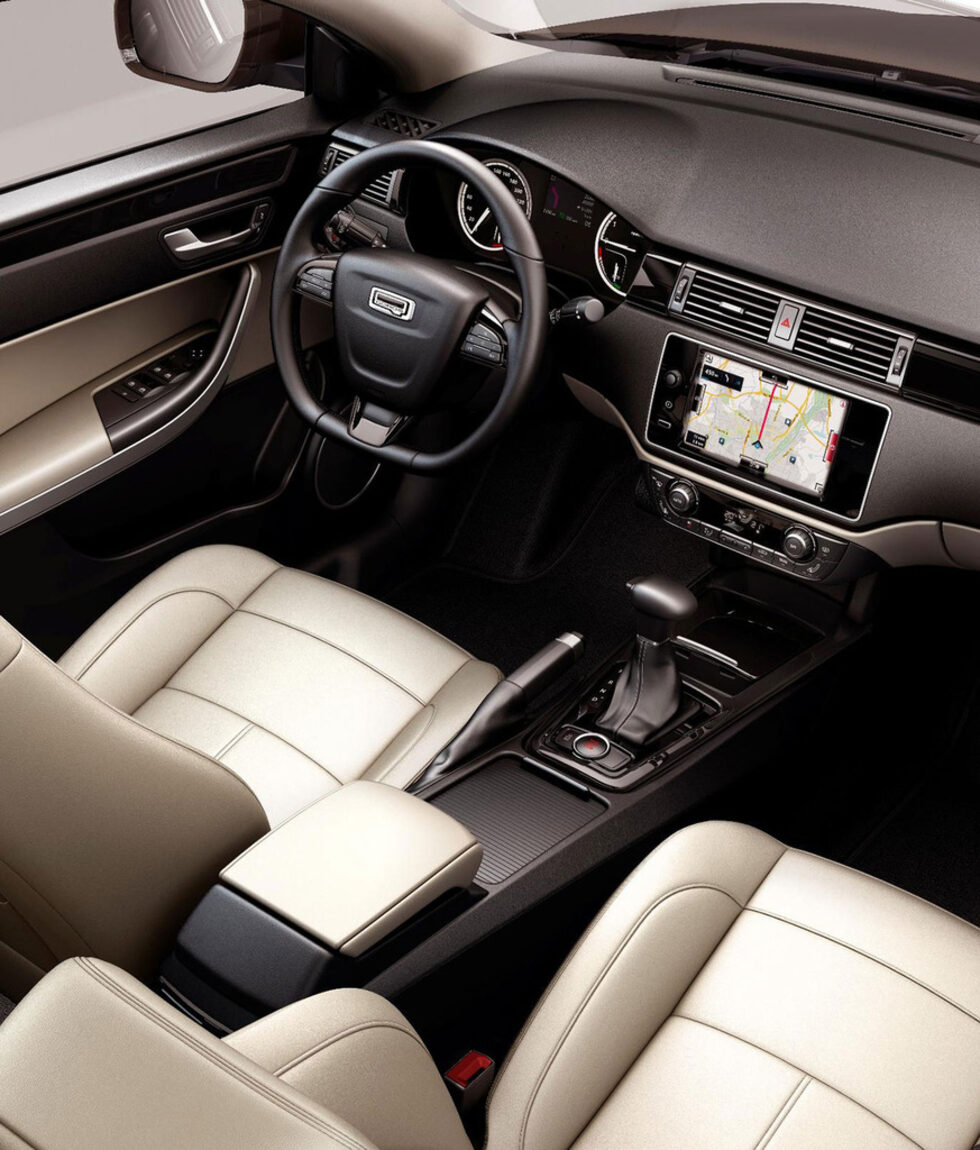 Qoros 3 Sedan може да се поръча със система за забавление с осем инчов, реагиращ на допир дисплей.