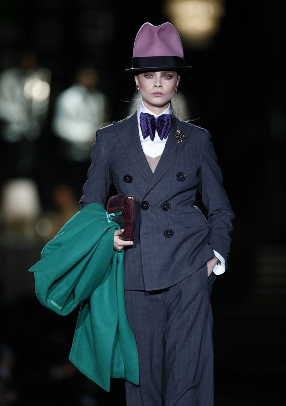 Канадската модна марка DSquared2 на основателите и основни нейни дизайнер - близнаците Дийн и Дан Катън, бе представена също по време на Седмицата на модата в Милано на 21 февруари.