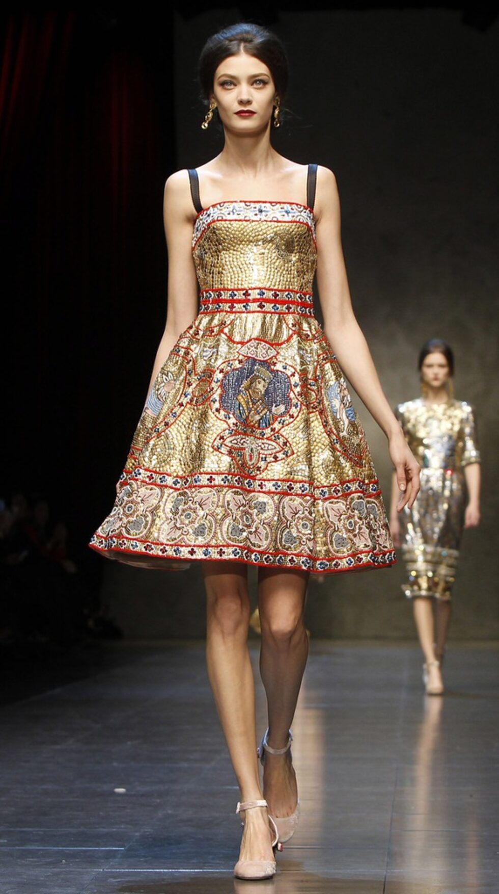 Модел от колекцията на Dolce & Gabbana на Седмицата на модата в Милано