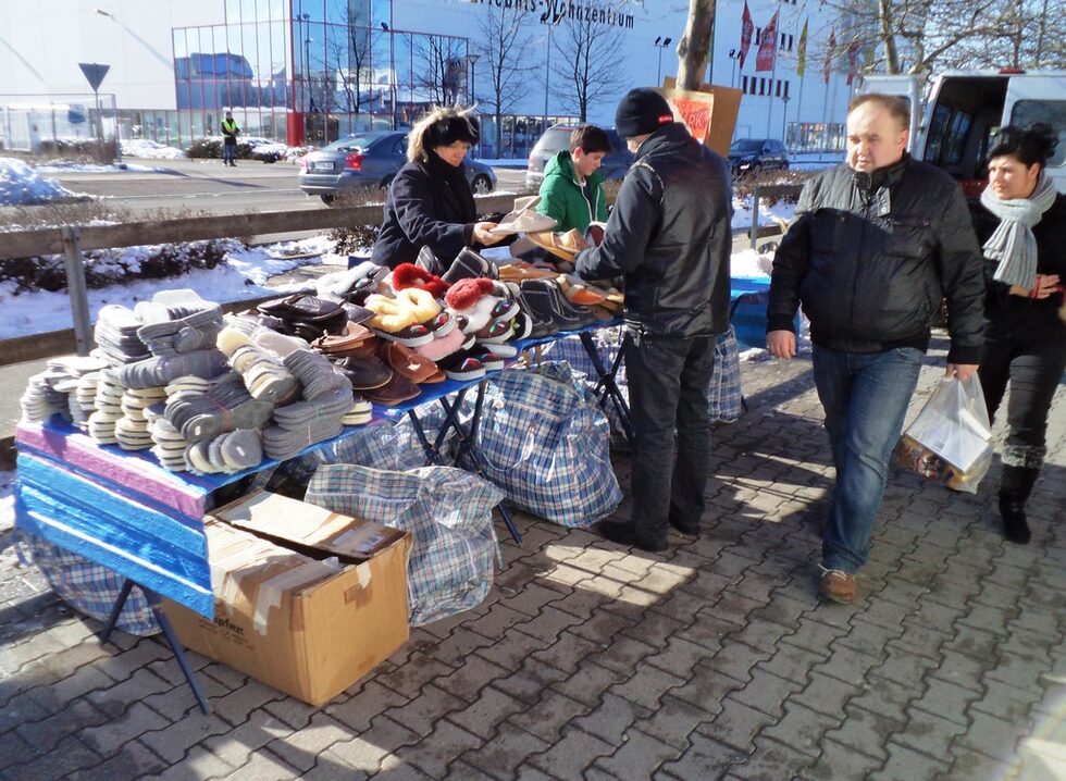 Тук се продават всякакви пантофи, само нови.
По правило битаците се организират от специализирани фирми, използващи празни паркинги на супермаркети