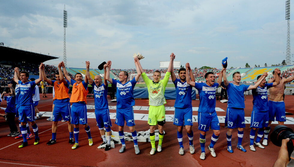 Футболистите на <a href="http://www.dnevnik.bg/sport/2013/04/27/2050476_levski_pobedi_cska_s_gol_v_kraia/">"Левски" стигнаха до драматичен успех над ЦСКА с 2:1</a> в дербито от 24-ия кръг на А група.<br />