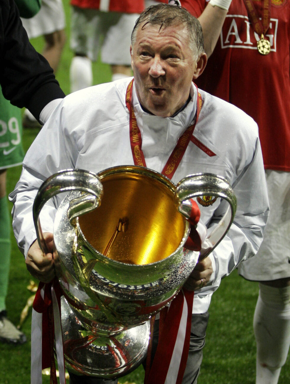 През 2008 г. Алекс Фъргюсън спечели трофея в Шампионската лига, след като "Юнайтед" побеждава "Челси" след изпълнение на дузпи.