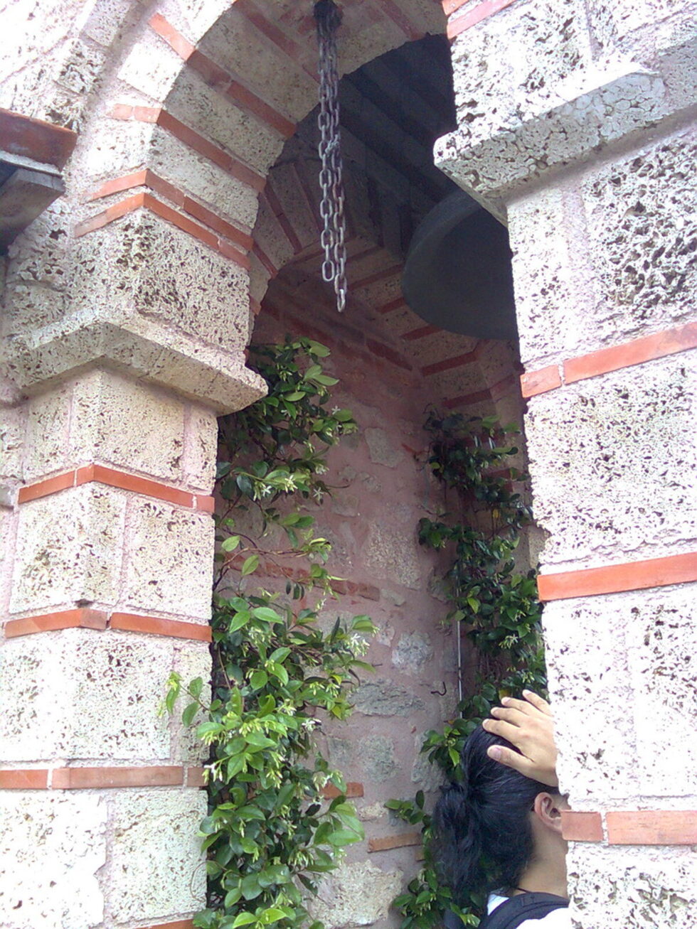 Камбанарията.