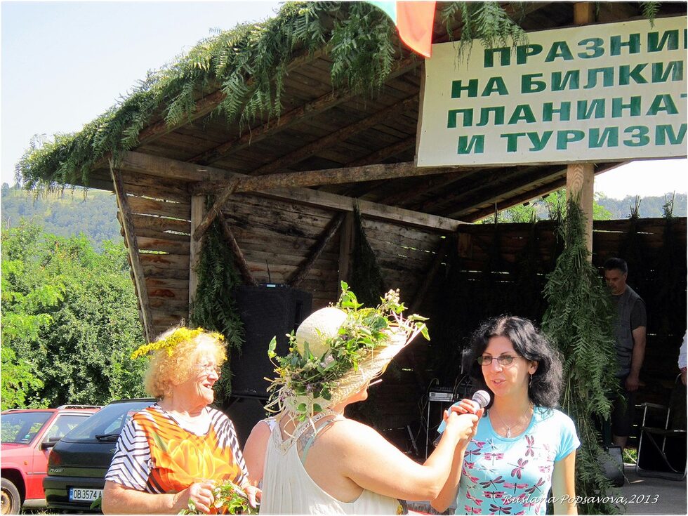 Победителите от състезанието за най-бързо виене на венец