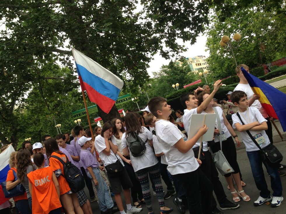 Организатори на събитието са община Бургас, ПМГ "Акад. Н. Обрешков" и Съюзът на математиците в България. Медалите и купите за победителите ще бъдат осигурени от министерството на образованието.<br /><br />На снимката: Отборът на Русия<br />