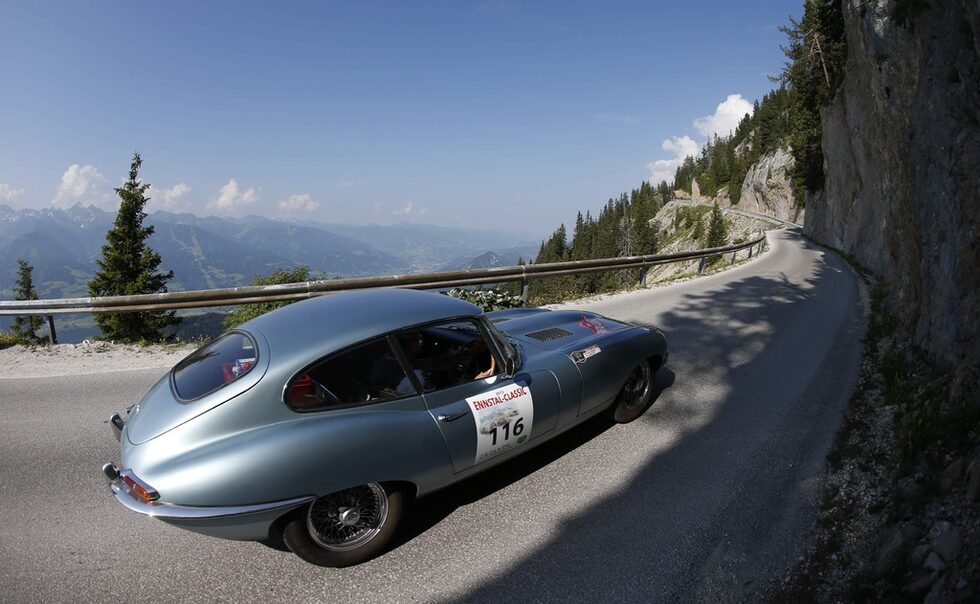 Годината на производство на този Jaguar E-Type е 1963-та.<br />
