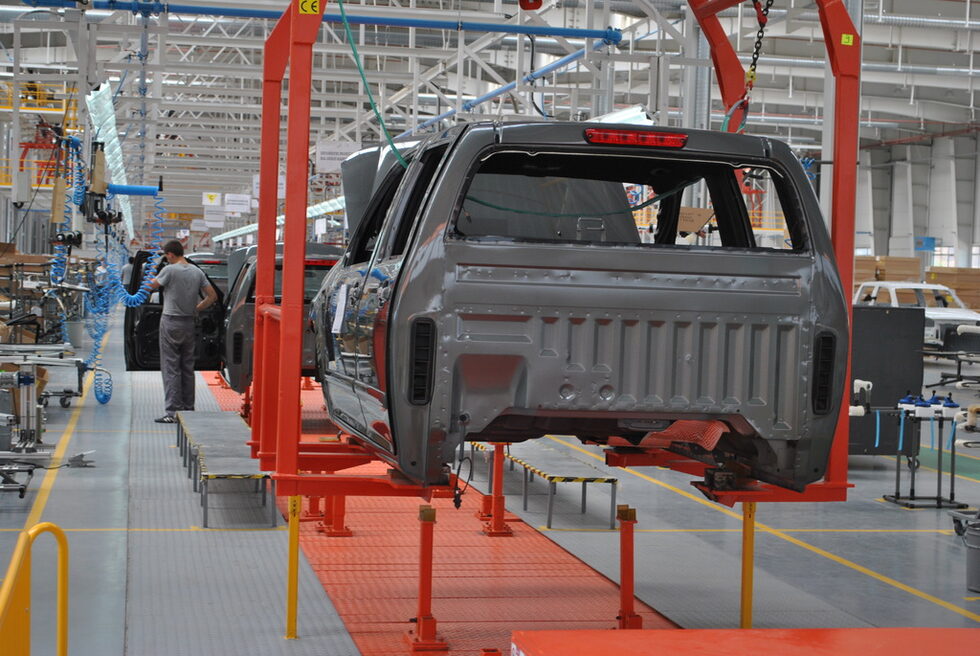 Година и половина след <a href="http://www.dnevnik.bg/biznes/companii/2012/02/21/1771227_sled_16_godini_bulgariia_pak_pravi_koli_ili_zashto/">откриването на завода на "Грейт Уол" край Баховица</a> той работи с една десета от капацитета си, като е усвоено производството на два модела.