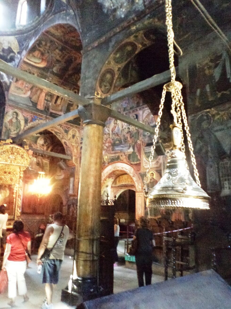За украса на новопостроената църква троянските монаси поканили през 1847 г. един от най-известните и утвърдели се възрожденски художници - Захарий Зограф. Неговите стенописи покриват всички вътрешни стени на храма с ярки багрени хармонии и множество редки сюжети.